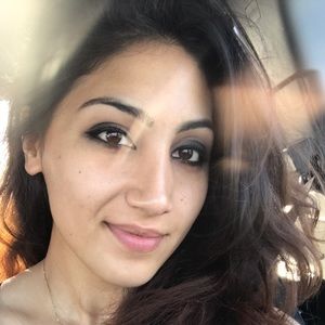 Meet your Posher, Monica